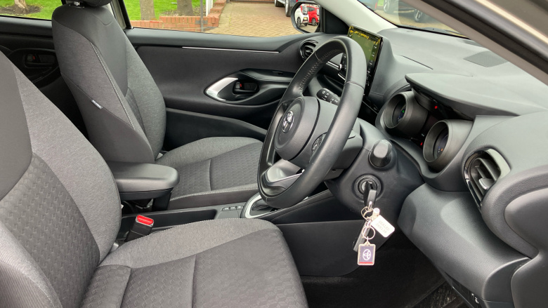 Toyota Yaris 1.5 Hybrid Design 5dr CVT Hybrid Hatchback